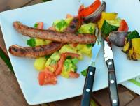 Salsicca med potatissallad och grönsaksspett